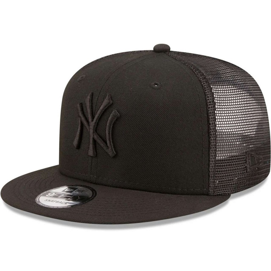 New York Yankees Caps * | Men'S New York Yankees New Era Blackout Trucker 9Fifty Snapback Hat