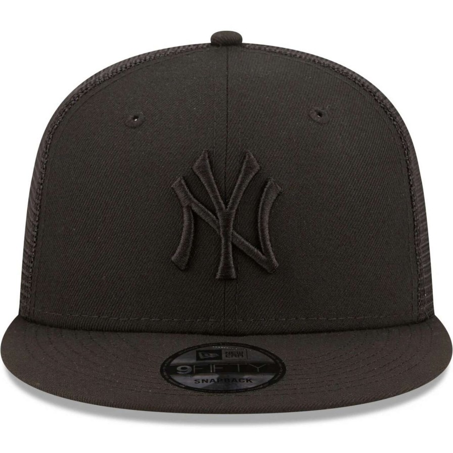 New York Yankees Caps * | Men'S New York Yankees New Era Blackout Trucker 9Fifty Snapback Hat