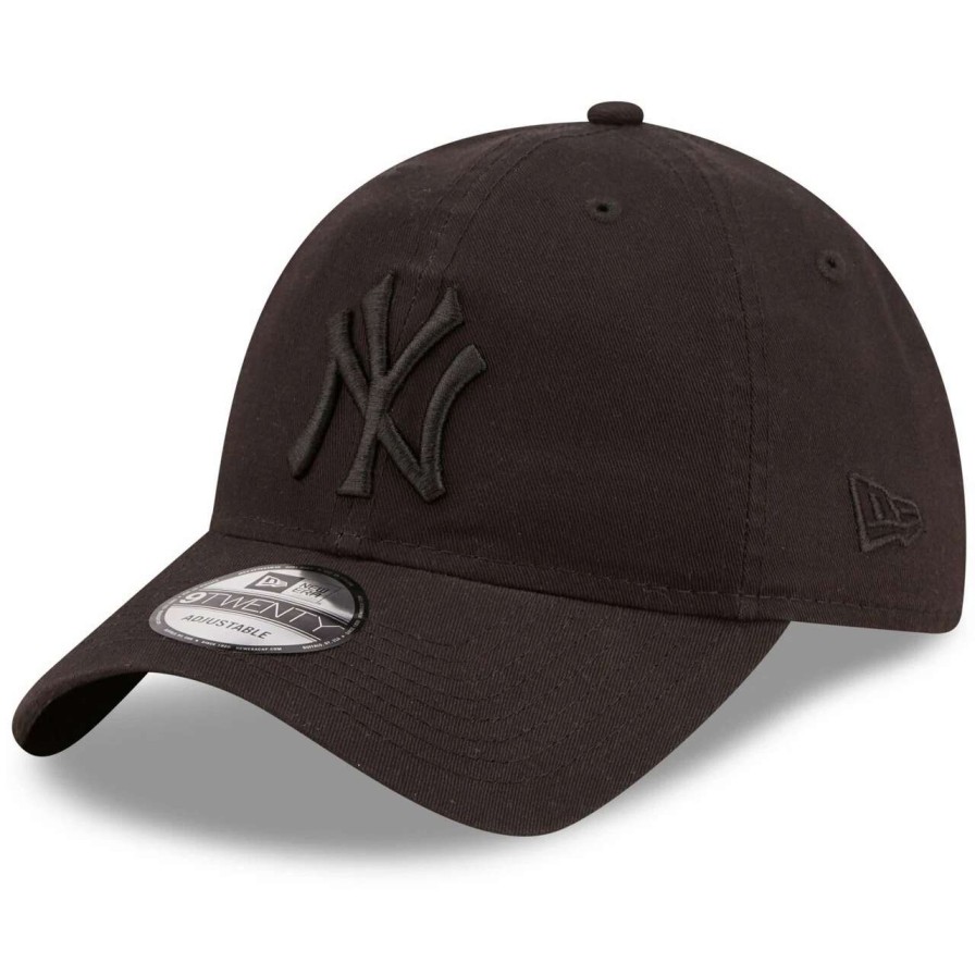 New York Yankees Caps * | Men'S New York Yankees New Era Black On Black Core Classic 2.0 9Twenty Adjustable Hat