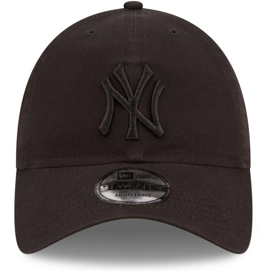 New York Yankees Caps * | Men'S New York Yankees New Era Black On Black Core Classic 2.0 9Twenty Adjustable Hat